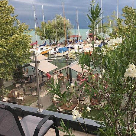 Calypso Lakeside Rooms & Lux Apartments Шиофок Экстерьер фото