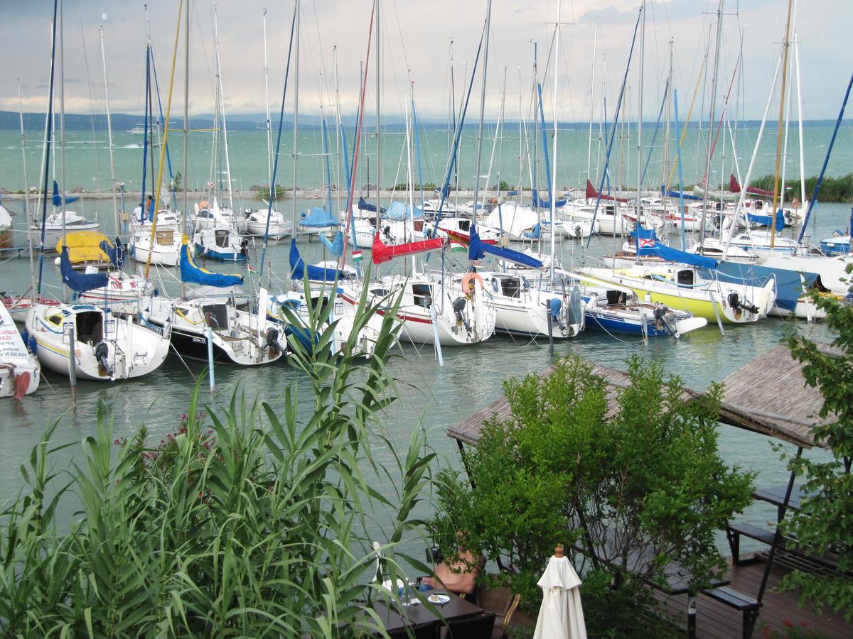 Calypso Lakeside Rooms & Lux Apartments Шиофок Экстерьер фото