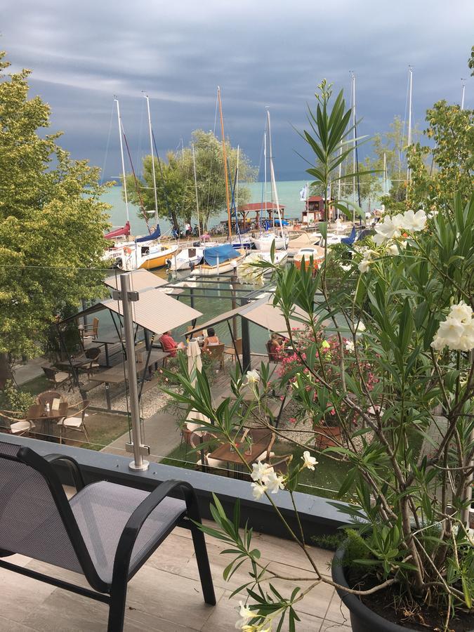Calypso Lakeside Rooms & Lux Apartments Шиофок Экстерьер фото