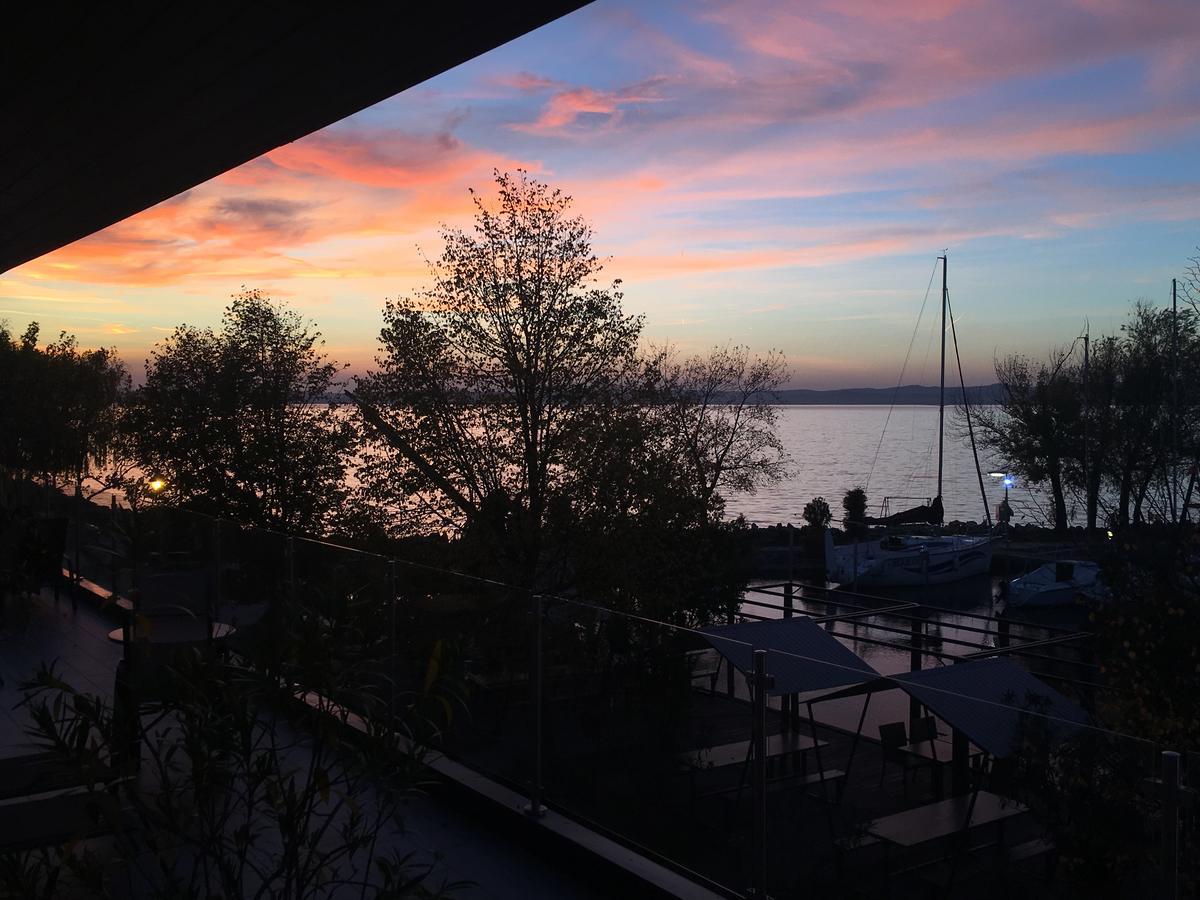 Calypso Lakeside Rooms & Lux Apartments Шиофок Экстерьер фото