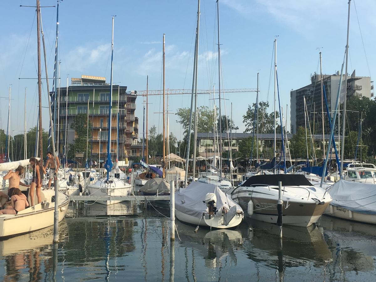 Calypso Lakeside Rooms & Lux Apartments Шиофок Экстерьер фото