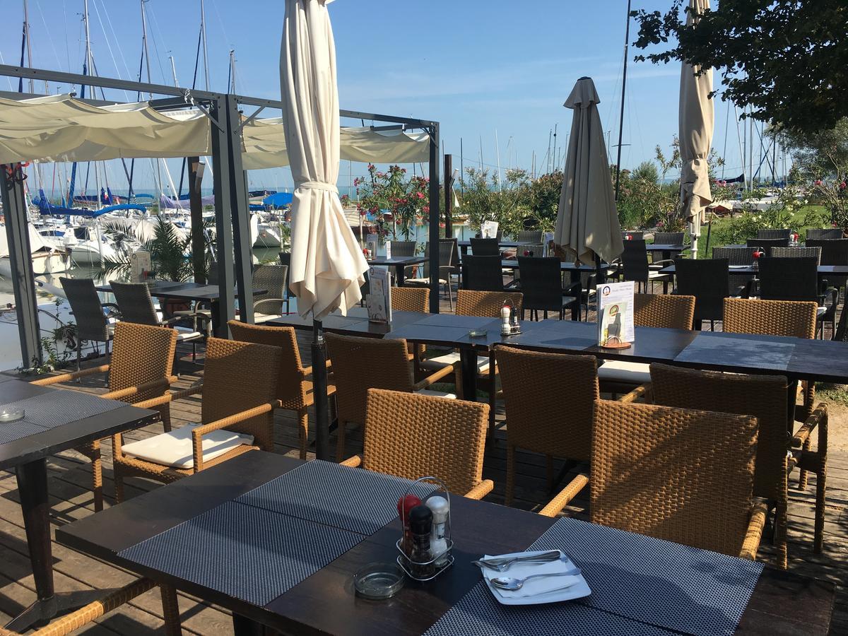 Calypso Lakeside Rooms & Lux Apartments Шиофок Экстерьер фото