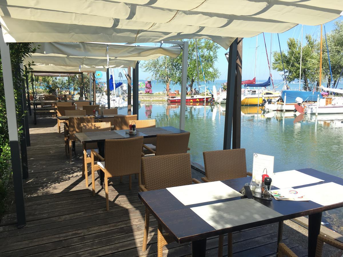 Calypso Lakeside Rooms & Lux Apartments Шиофок Экстерьер фото