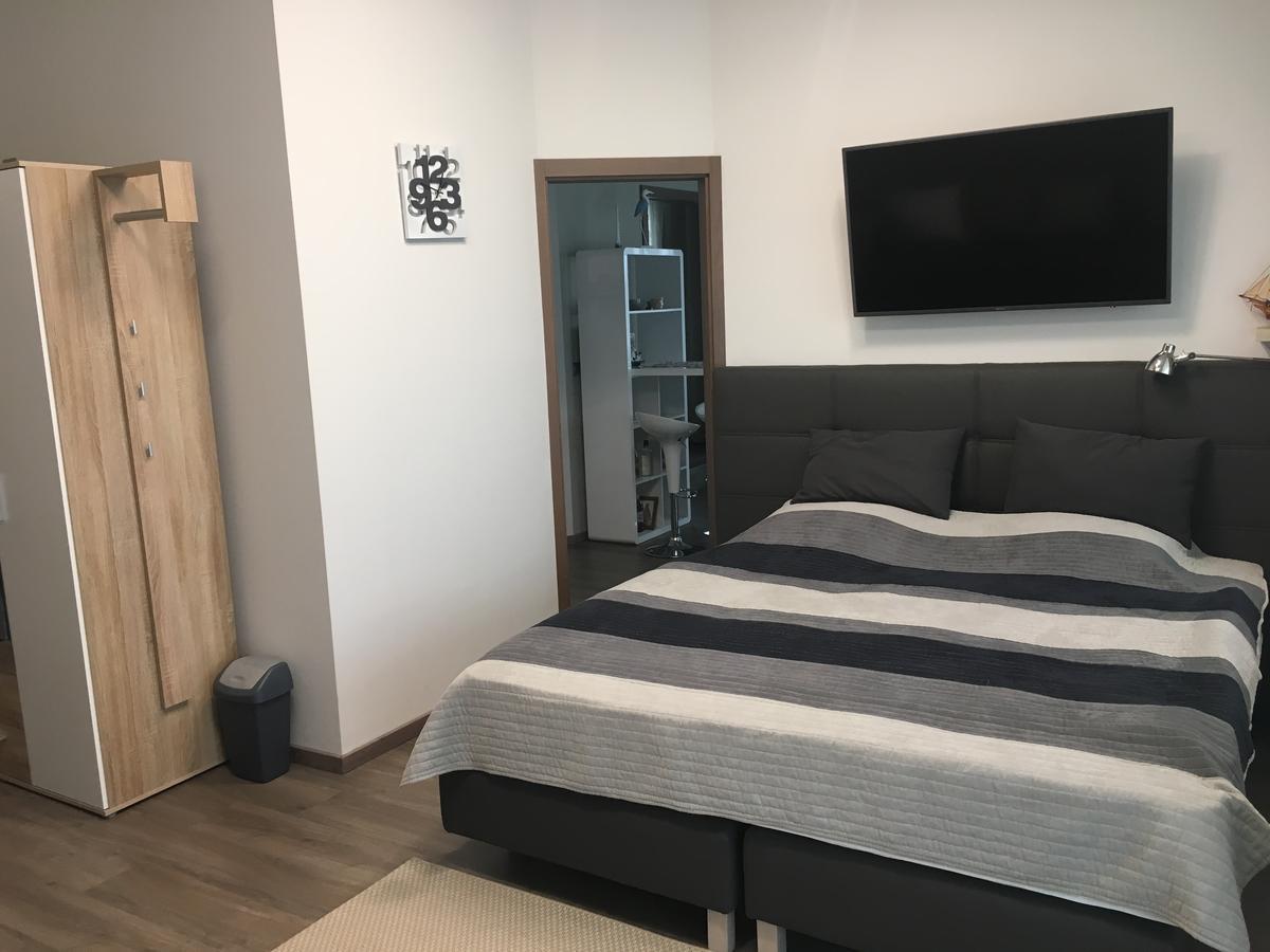 Calypso Lakeside Rooms & Lux Apartments Шиофок Экстерьер фото