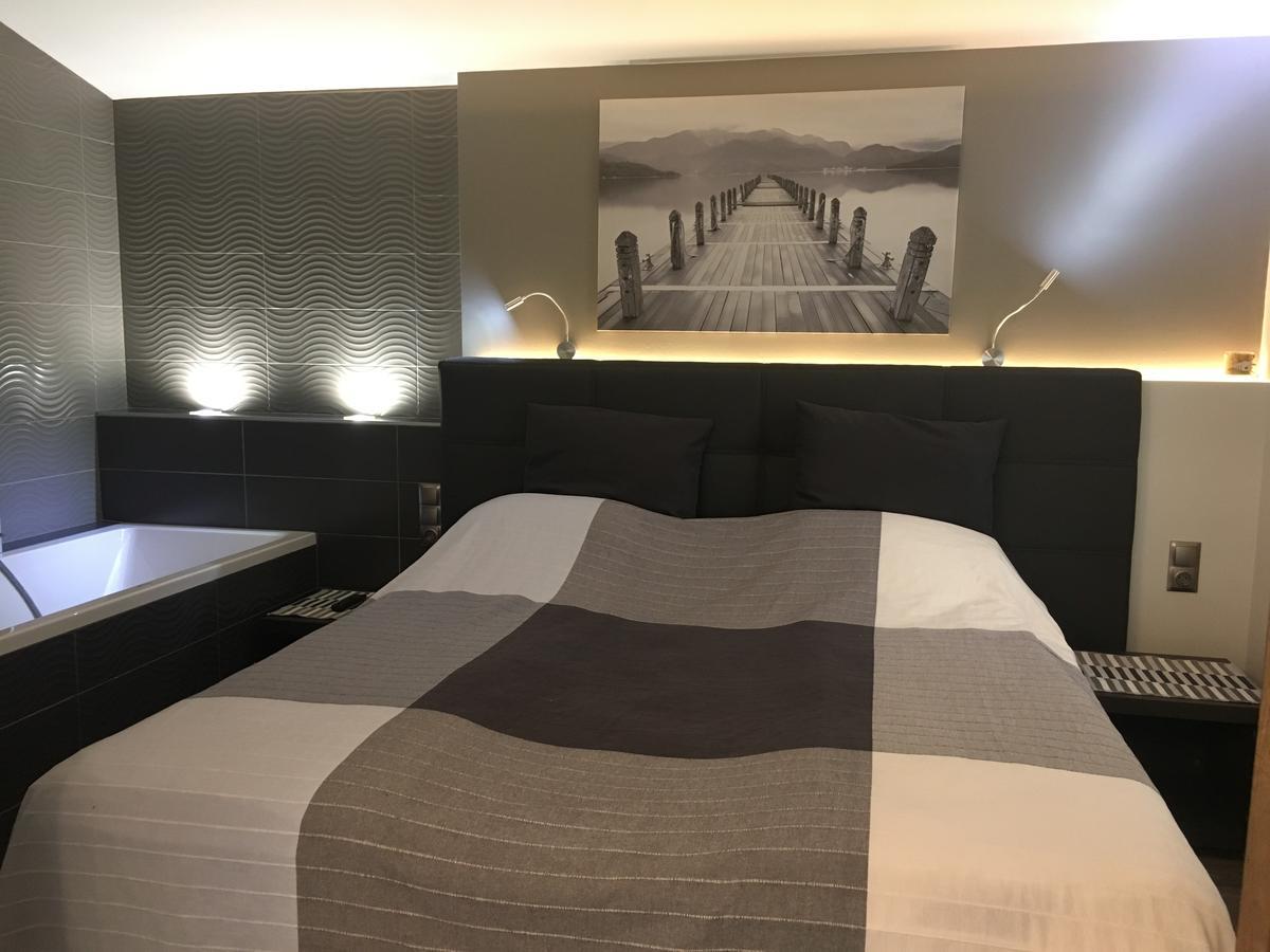 Calypso Lakeside Rooms & Lux Apartments Шиофок Экстерьер фото