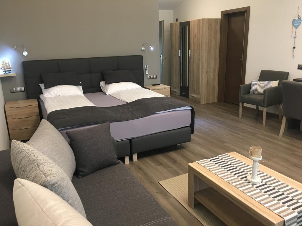 Calypso Lakeside Rooms & Lux Apartments Шиофок Экстерьер фото