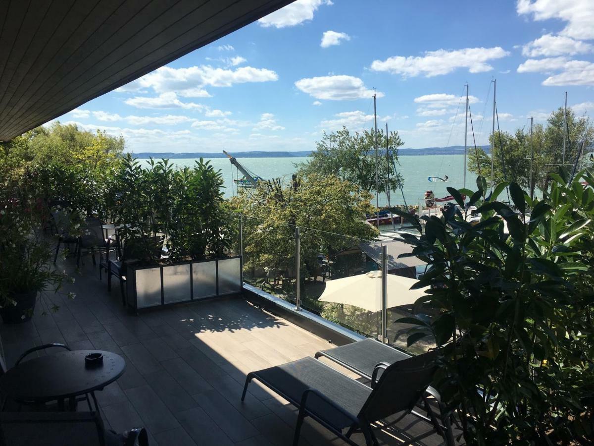 Calypso Lakeside Rooms & Lux Apartments Шиофок Экстерьер фото