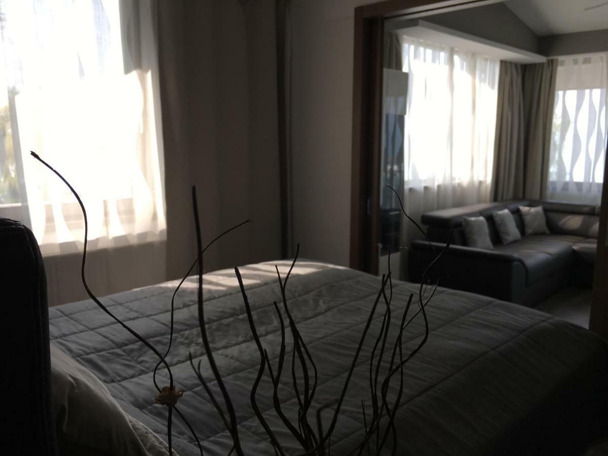 Calypso Lakeside Rooms & Lux Apartments Шиофок Экстерьер фото