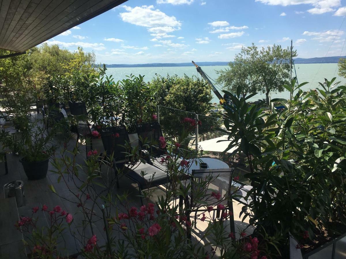 Calypso Lakeside Rooms & Lux Apartments Шиофок Экстерьер фото