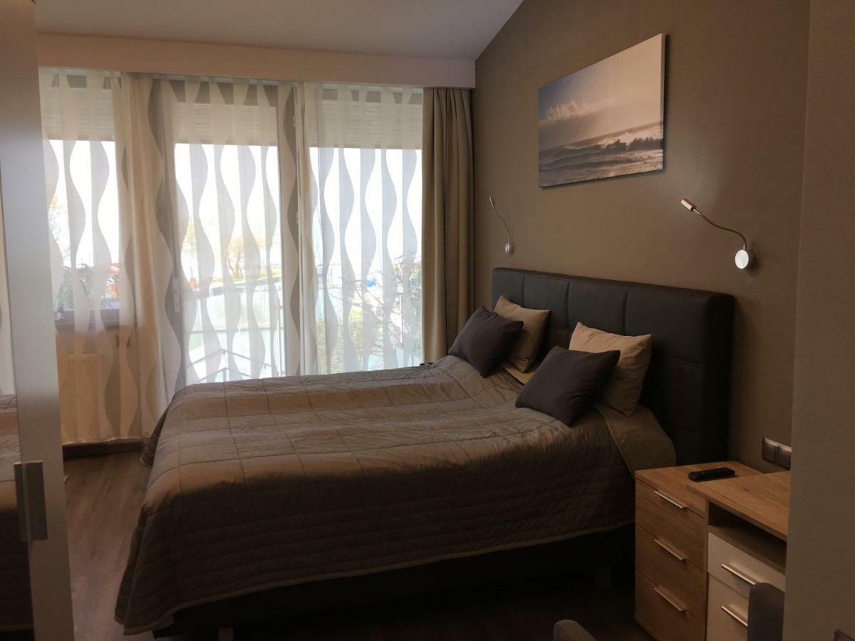 Calypso Lakeside Rooms & Lux Apartments Шиофок Экстерьер фото