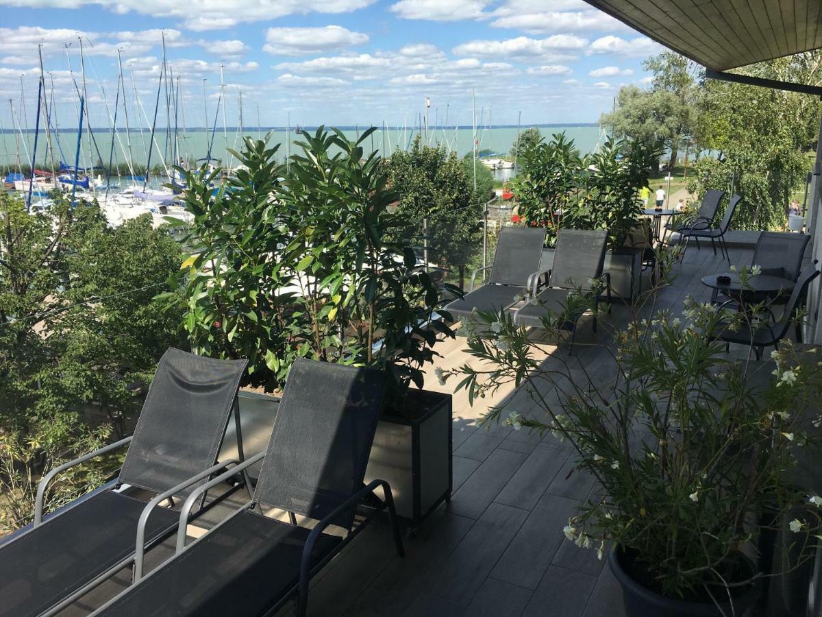 Calypso Lakeside Rooms & Lux Apartments Шиофок Экстерьер фото